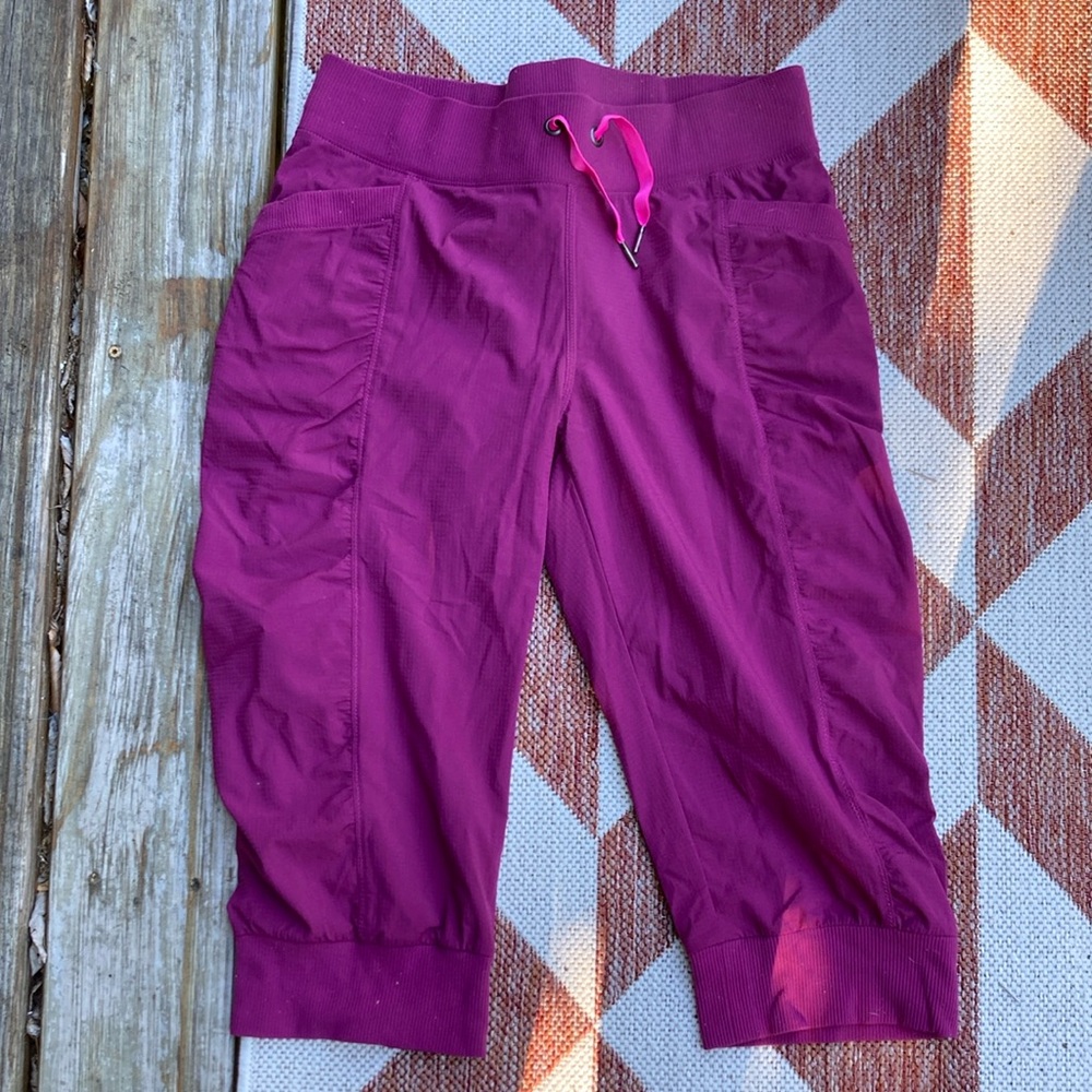 Athleta Size 8 Capris - Magenta